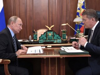 Владимир Путин поздравил Радия Хабирова с Днем Победы