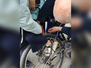 В Башкирии спасатели помогли девочке, нога которой застряла в велосипеде