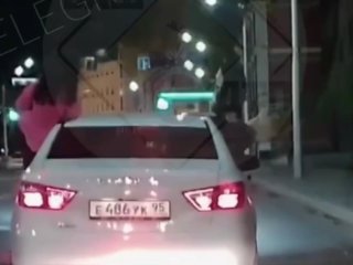 В Башкирии задержали водителя и трех девушек, которые высунулись из окон автомобиля во время движения