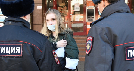 Отправят ли нас опять по домам на самоизоляцию? Мы собрали несколько мнений