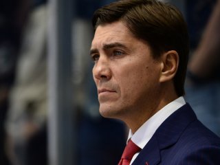 Игорь Никитин – журналисту: «Вы празднуете Новый год? А хоккеистам еще играть надо»