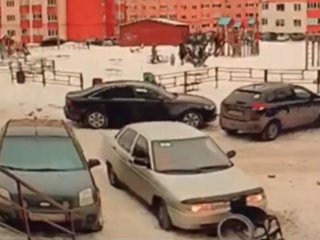 «Моральный урод»: в Башкирии неизвестный водитель наехал на инвалидное кресло (ВИДЕО)