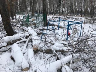 В Башкирии на районном кладбище устроили погром 