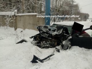 В Башкирии водитель иномарки наехал на ворота кладбища (ФОТО)