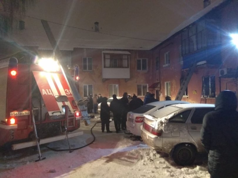 В Башкирии женщина скончалась в карете «скорой» после пожара В Башкирии женщина скончалась в карете «скорой» после пожара