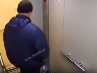 «Это ложное обвинение»: компания по доставке воды в Уфе прокомментировала видео, где грузчик справил нужду в бутыль