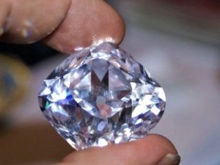 Уфимец пытался провезти через таможню бриллиант стоимостью 1 млн рублей