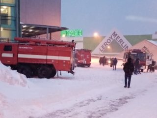 В Уфе из крупного торгового центра срочно эвакуировали из-за опасности людей 