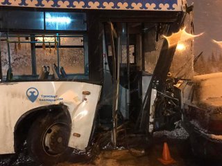 Из-за сносившего все на пути автобуса в Уфе в больницу попали три человека