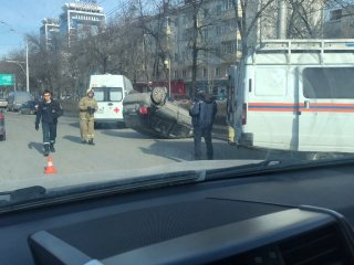 В центре Уфы на скорости перевернулась иномарка (ВИДЕО)
