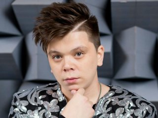 В сети состоялась премьера новой песни с участием Элвина Грея 