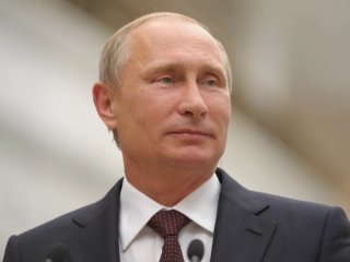 Владимир Путин внес в Конституцию поправку о пенсиях 
