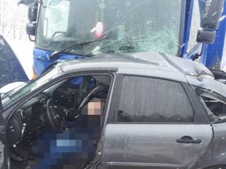 В Башкирии в лобовом ДТП с фурой погиб мужчина (ФОТО)
