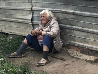 «Все очень плачевно»: в Уфе у бабушки, которая ела одуванчики, снова проблемы (видео)