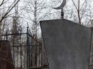 Мэр Уфы призвал горожан не создавать ажиотажа в день открытия кладбищ