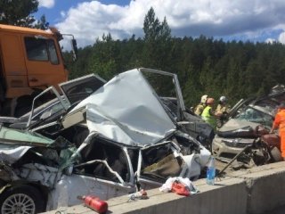 Трое жителей Башкирии пострадали в жуткой аварии на трассе М-5 с грузовиком с отказавшими тормозами  