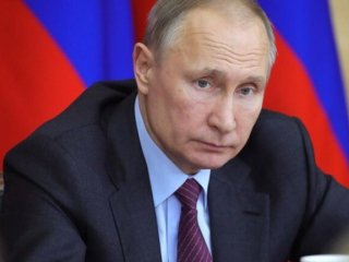 Владимир Путин: «Чего держать спортсменов дома, когда можно было изолировать на тренировочных базах?»