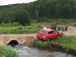 В Башкирии обнародована видеозапись с упавшей в реку машиной с двумя погибшими