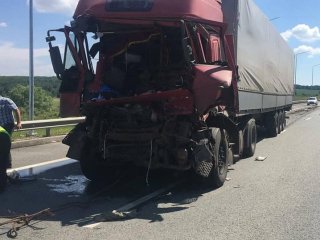 В Башкирии в ДТП с грузовыми автомобилями на месте скончался мужчина