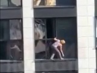 В Уфе девушку застали за опасным занятием (ВИДЕО)