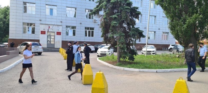Срочная эвакуация: в суды Башкирии поступили сообщения о бомбе Срочная эвакуация: в суды Башкирии поступили сообщения о бомбе