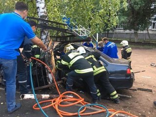 В Уфе четверо молодых людей попали в серьезное ДТП
