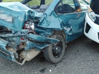 В Уфе столкнулись пассажирский автобус и иномарка: есть пострадавшие