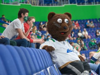 «За океаном все закрылись в пузыре, зрителей не пускают. В Уфе 10 процентов болельщиков на трибунах греют душу»