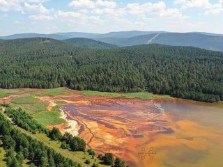 «Чем ты дышишь и что ты пьешь?»: глава района в Башкирии отреагировал на заявление об оранжевом озере