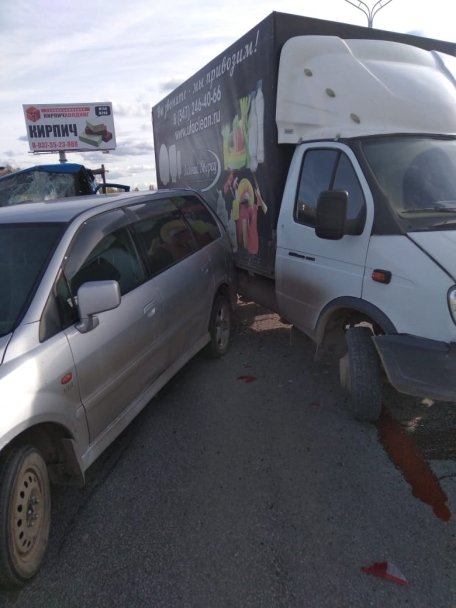 В Уфе «Газель» на полной скорости влетела в два автомобиля (ВИДЕО) В Уфе «Газель» на полной скорости влетела в два автомобиля (ВИДЕО)