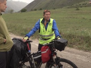 Велотурист из Уфы случайно встретился с Юрием Дудем по пути на Кавказ