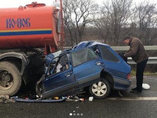 Под Уфой 22-летний водитель влетел под КамАЗ и погиб