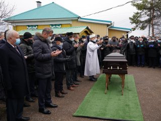 Появились фотографии с похорон мэра Уфы Ульфата Мустафина