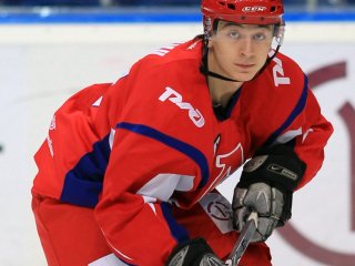 Защитник «Локомотива» Осипов броском из средней зоны забил «Йокериту»