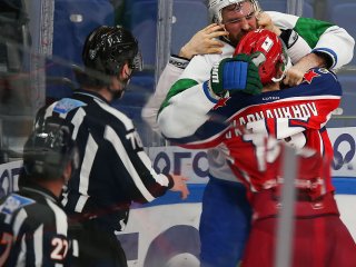 Нападающий ЦСКА Карнаухов дисквалифицирован на один матч за удар Алексеева