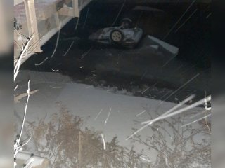 В Башкирии три человека погибли после падения легковушки в реку