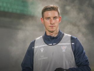 За сборную Фарер по футболу сыграл гандболист. В первой игре он оформил ассист ножницами (ВИДЕО)