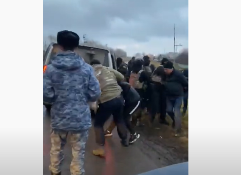 Задержанных в Кармаскалах проверят на теракт (ВИДЕО) Задержанных в Кармаскалах проверят на теракт (ВИДЕО)