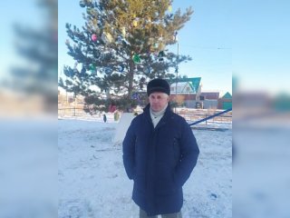 Пенсионер из Башкирии пожертвовал жителям своего города выращенную за 15 лет елку