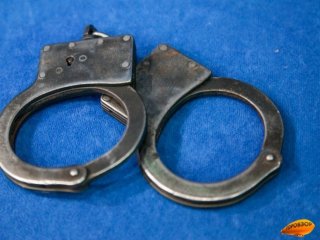 Жительница Башкирии набросилась с топором на приставов