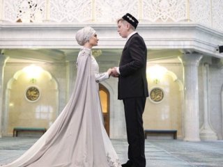 Невеста Элвина Грея рассказала о неприятностях влюбленной пары