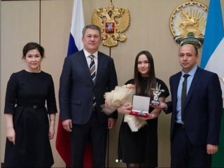 Победительнице телешоу 17-летней Яне Габбасовой присвоили звание заслуженной артистки Башкирии