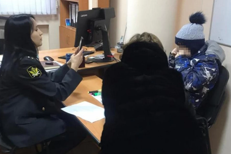 Приставы вернули бабушке глухонемого внука, найденного в сугробе в Уфимском районе Приставы вернули бабушке глухонемого внука, найденного в сугробе в Уфимском районе