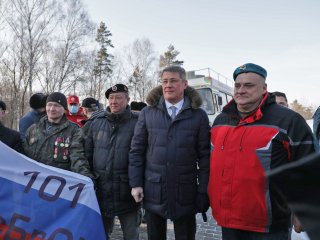 Глава Башкирии поздравил с Днем защитника Отечества ветеранов и военнослужащих