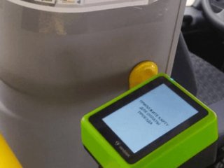 В некоторых уфимских автобусах появились валидаторы для бесконтактной оплаты