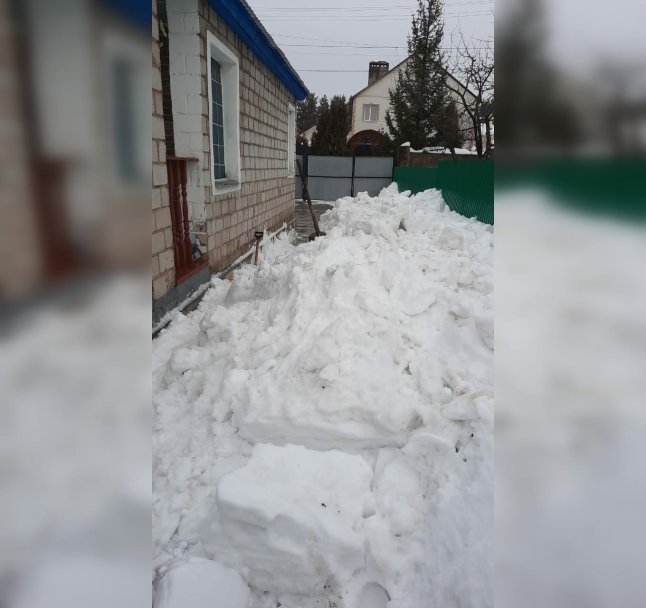 В Уфе 37-летний мужчина погиб под завалом снега В Уфе 37-летний мужчина погиб под завалом снега