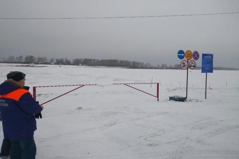 В Уфе временно закрыли ледовую переправу из-за плохой погоды В Уфе временно закрыли ледовую переправу из-за плохой погоды