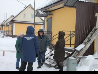 Жильцов аварийных домов в Уфе переселили в гниющие, покрытые инеем и плесенью строения