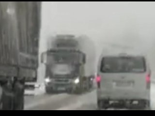Динар Гильмутдинов попросил из-за опасной погоды не выезжать на трассу (ВИДЕО)