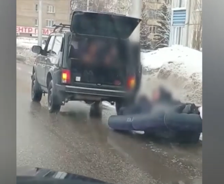 В башкирском Стерлитамаке оштрафовали водителя за аттракцион на матрасе (ВИДЕО) В башкирском Стерлитамаке оштрафовали водителя за аттракцион на матрасе (ВИДЕО)